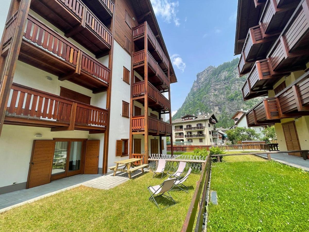 Il Cervo Mountain Apartment Campodolcino Exterior photo